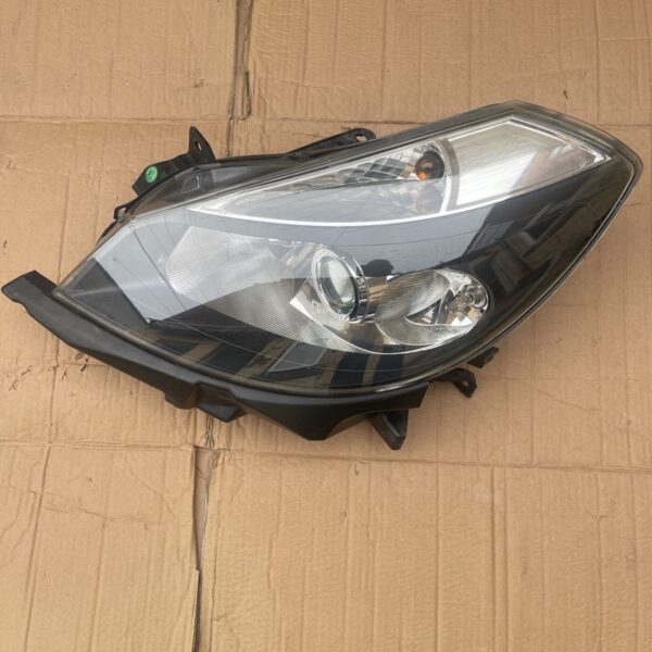 RENAULT CLIO 05-09 LEFT PASSENGER SIDE HEADLIGHT HEADLAMP 8200689297 89901632