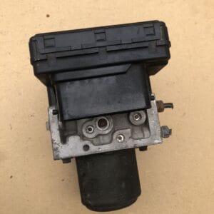 Alternative view of TOYOTA COROLLA VERSO PETROL 2001 ABS PUMP CONTROL UNIT 4451013070 8954113040.