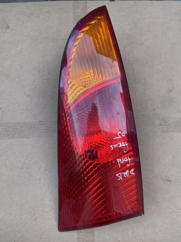 FORD FOCUS MK1 1998-2005 RIGHT DRIVER SIDE REAR TAIL LIGHTS 1M5113404A - Image 2