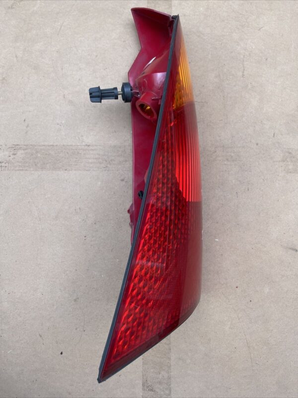 FORD FOCUS MK1 1998-2005 RIGHT DRIVER SIDE REAR TAIL LIGHTS 1M5113404A - Image 3