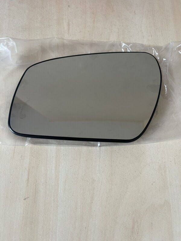 PASSENGER SIDE DOOR ELECTRIC MIRROR GLASS TH-2301LH E11026216 fits ford focus - Image 2