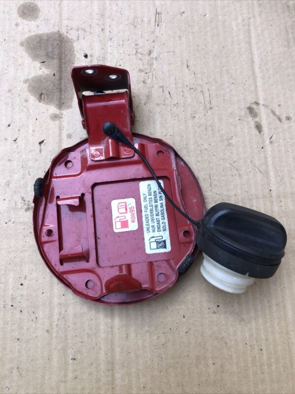 SUZUKI SWIFT 2010 2016  FUEL FILLER FLAP LID / CAP COVER RED - Image 4