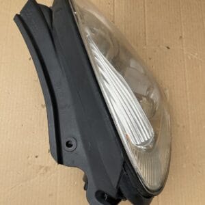 Alternative view of KIA CARENS MK3 MPV (UN) RIGHT DRIVER SIDE HEADLIGHT HEADLAMP A044936 921021D020