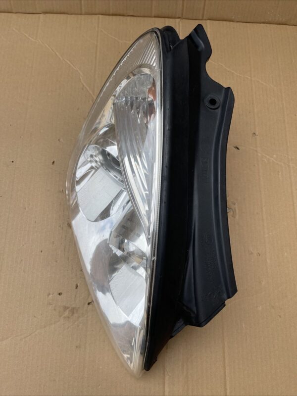 KIA CARENS MK3 MPV (UN) RIGHT DRIVER SIDE HEADLIGHT HEADLAMP A044936 921021D020 - Image 3