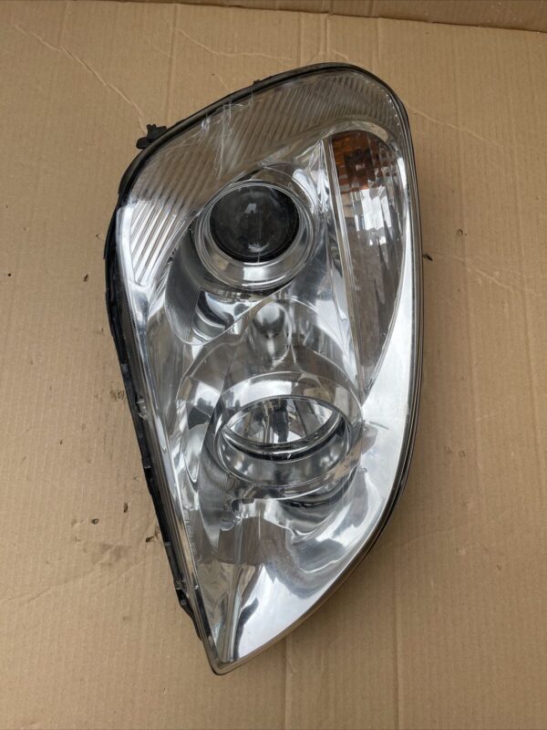 KIA CARENS MK3 MPV (UN) RIGHT DRIVER SIDE HEADLIGHT HEADLAMP A044936 921021D020