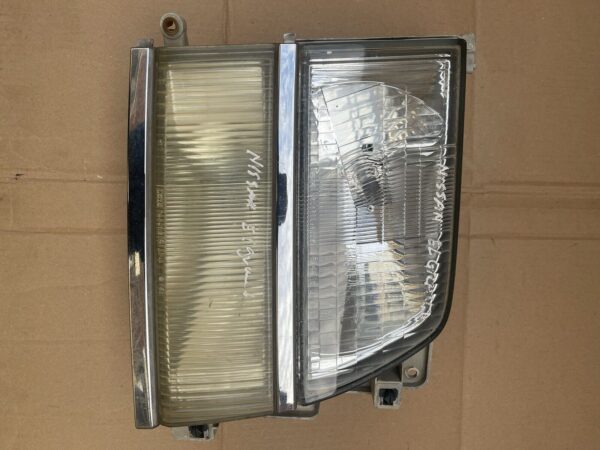 NISSAN ELGRAND 1997 2002  RIGHT SIDE DRIVER HEADLIGHT HEADLAMP 11024726 11424726 - Image 2