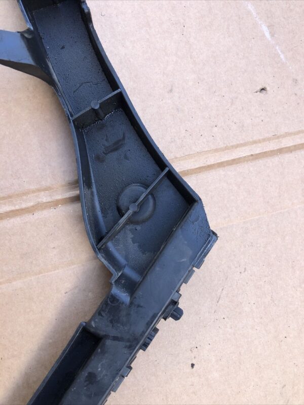 PEUGEOT 3008 08 16 MK1 REAR RIGHT DRIVER SIDE LIGHT BRACKET 9683047280 - Image 4