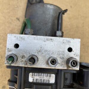 Alternative view of RENAULT MEGANE II ABS PUMP CONTROL MODULE UNIT 0265950728 8200685699 0265234601