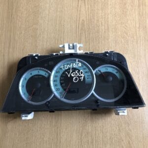 TOYOTA COROLLA VERSO SPEEDOMETER INSTRUMENT CLUSTER CLOCK OEM 83800-0F081
