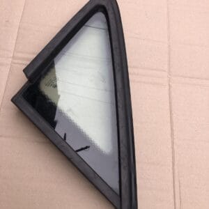 Alternative view of VW TOURAN 2004 2010 FRONT PASSENGER SIDE WINDOW QUARTER GLASS OEM 1T0845411