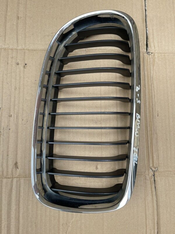 BMW 3 E90 E91 05-12 FRONT RIGHT SIDE DRIVER CENTRE GRILL R51137201968 7201968 - Image 3