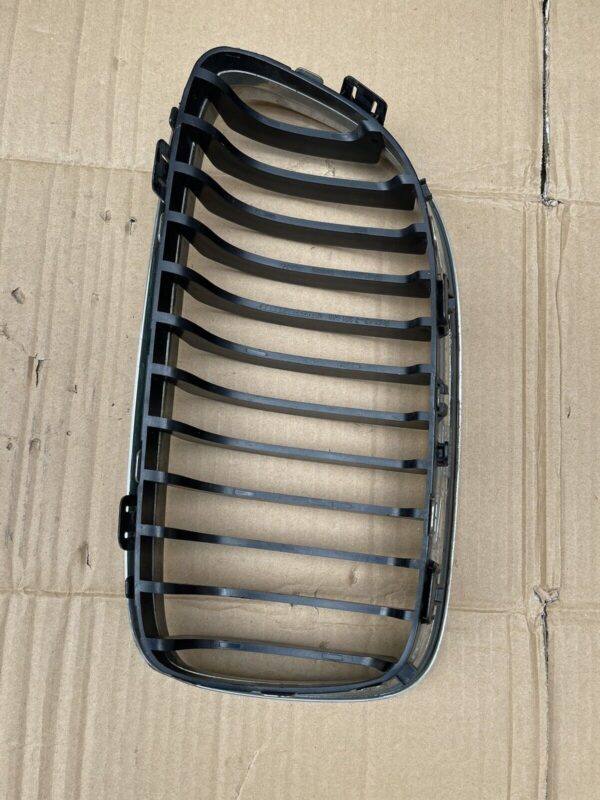 BMW 3 E90 E91 05-12 FRONT RIGHT SIDE DRIVER CENTRE GRILL R51137201968 7201968 - Image 4