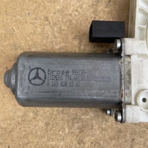 Alternative view of MERCEDES A-CLASS 05-11 FRONT LEFT PASSENGER SIDE DOOR WINDOW MOTOR A1698201542