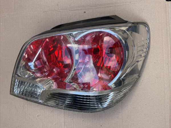 MITSUBISHI OUTLANDER 2001-2007 RIGHT SIDE DRIVER REAR TAIL LIGHTS 22087546