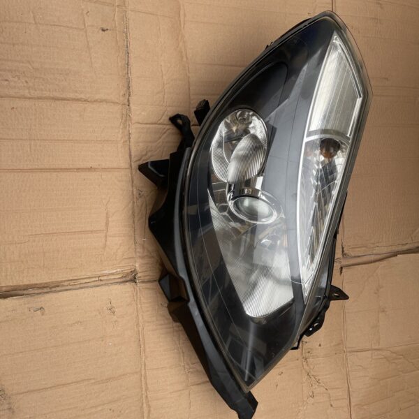 RENAULT CLIO 2005-2009 RIGHT DRIVER SIDE HEADLIGHT HEADLAMP 8200689299 89901631