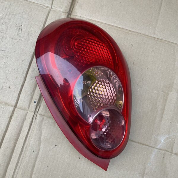 TOYOTA AYGO 2005-2014 RIGHT DRIVER SIDE REAR TAIL LIGHTS 815500H010 815500H020 - Image 2