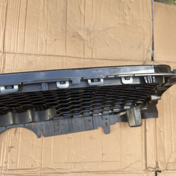 AUDI A4 S4 B9 FRONT CENTER RADIATOR GRILLE RS4 TYPE HONEYCOMB GRILL 8W0853651 - Image 12