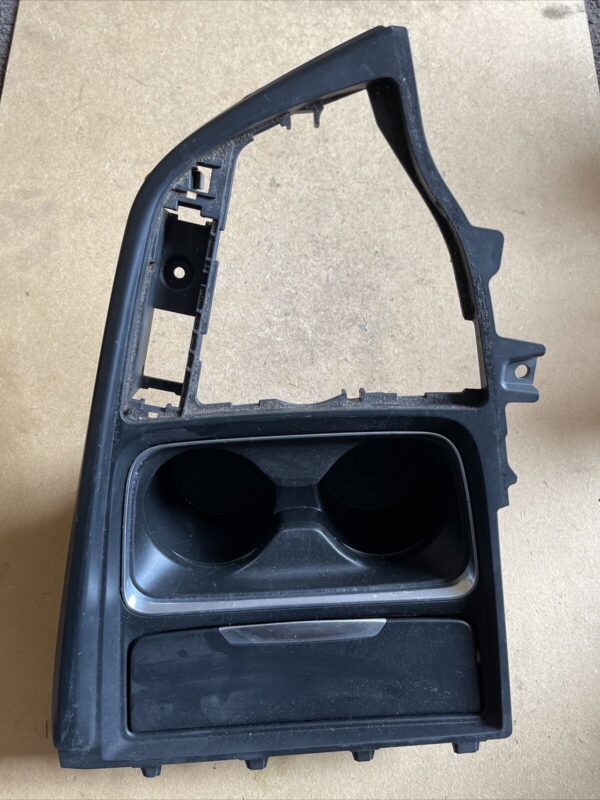 BMW 3 SERIES F30 F31 F80 12 16 FRONT CENTRE DOUBLE CUP HOLDER PANEL 105048744 - Image 2