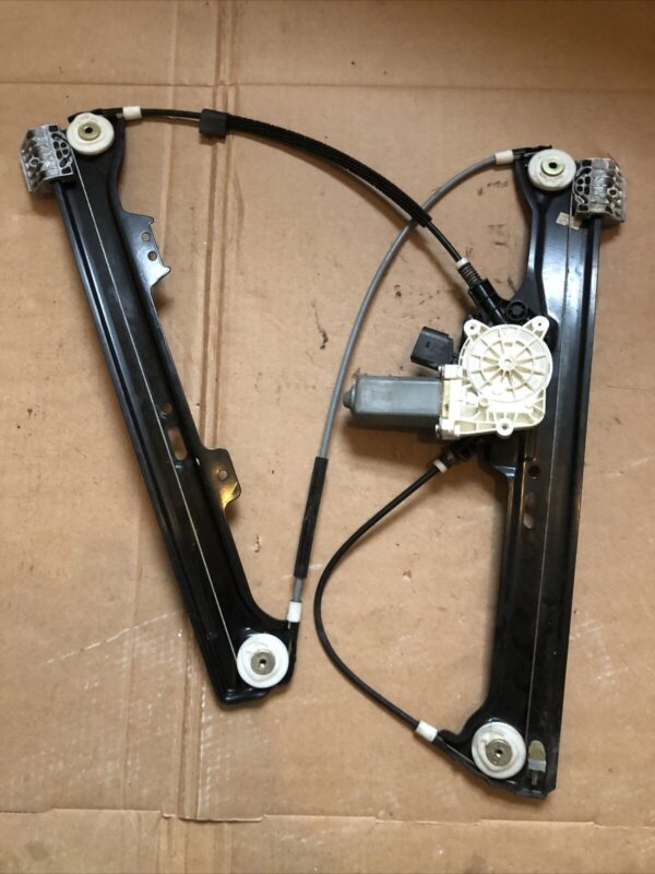 BMW 5 SERIES E60 E61 RIGHT DRIVER SIDE FRONT WINDOW MOTOR & REGULATOR BMW6922268