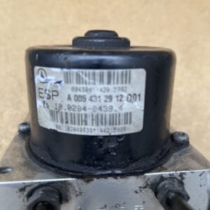 Alternative view of MERCEDES C-CL S203 ABS PUMP CONTROL UNIT A0345457732 A0054312912 A0054312912Q01