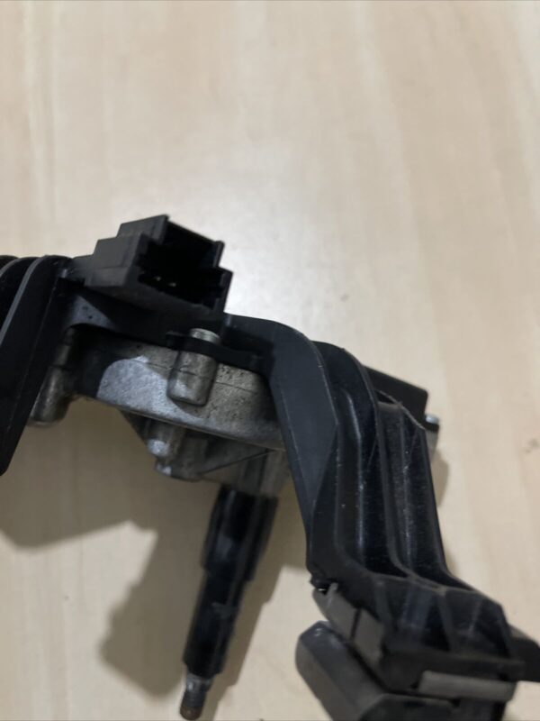 PEUGEOT 207 REAR WINDSCREEN WIPER MOTOR OEM 9652418780 0390201813 - Image 10