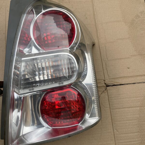 TOYOTA COROLLA VERSO AR10 2004-2009 RIGHT SIDE DRIVER REAR TAIL LIGHT 815500F050 - Image 2