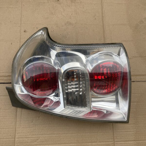 TOYOTA COROLLA VERSO AR10 2004-2009 RIGHT SIDE DRIVER REAR TAIL LIGHT 815500F050 - Image 3