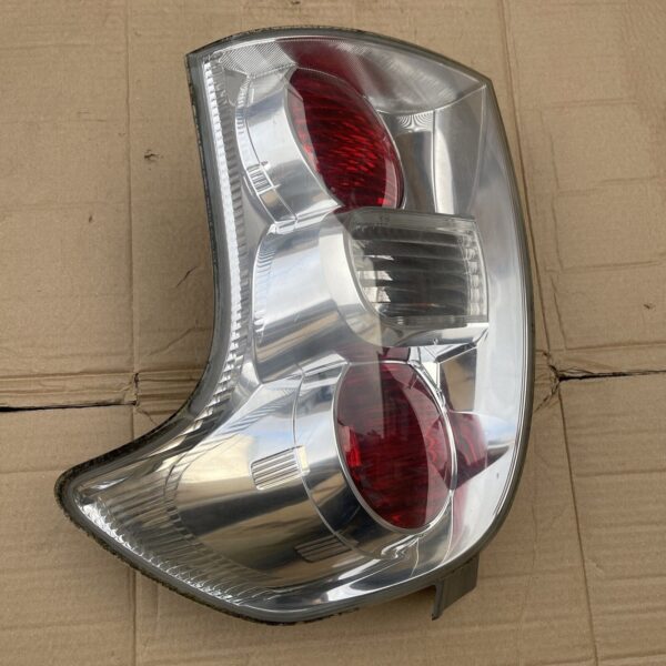 TOYOTA COROLLA VERSO AR10 2004-2009 RIGHT SIDE DRIVER REAR TAIL LIGHT 815500F050 - Image 4