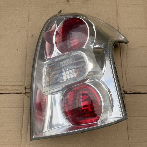 TOYOTA COROLLA VERSO AR10 2004-2009 RIGHT SIDE DRIVER REAR TAIL LIGHT 815500F050