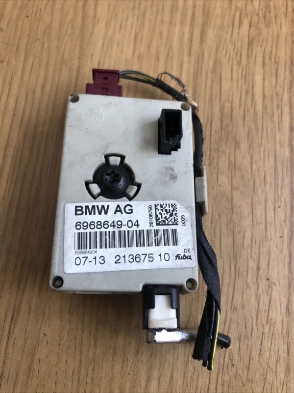 BMW 3 E90 E92 E93 08-13 Aerial antenna amplifier AM/FM 696864904 213675 28108760