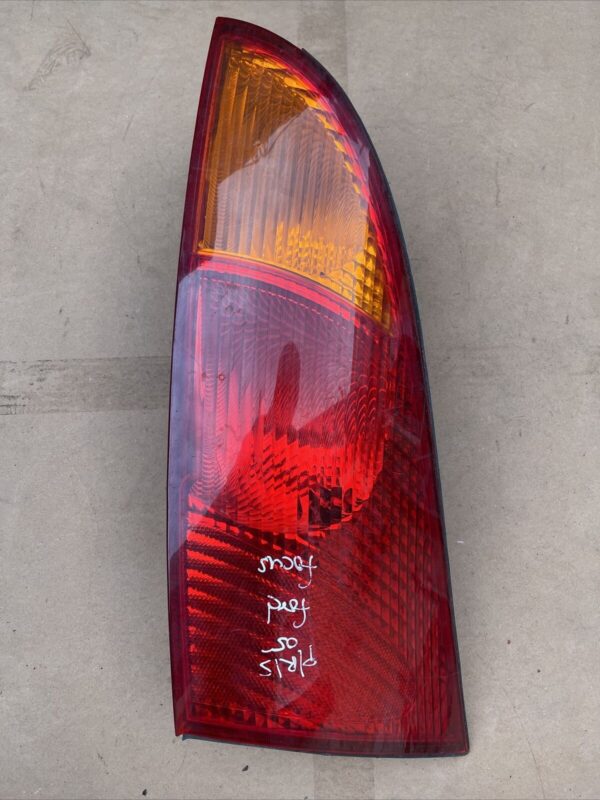 FORD FOCUS MK1 1998-2005 LEFT PASSENGER SIDE REAR TAIL LIGHTS 1M5113405