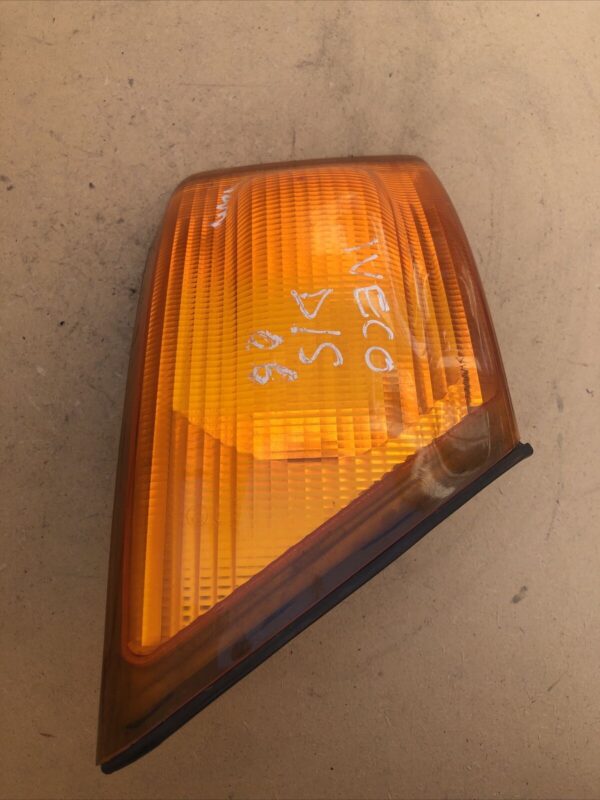 IVECO DAILY RIGHT DRIVER SIDE FRONT O/S  INDICATOR LIGHT BOSCH OEM 1315106149 - Image 3