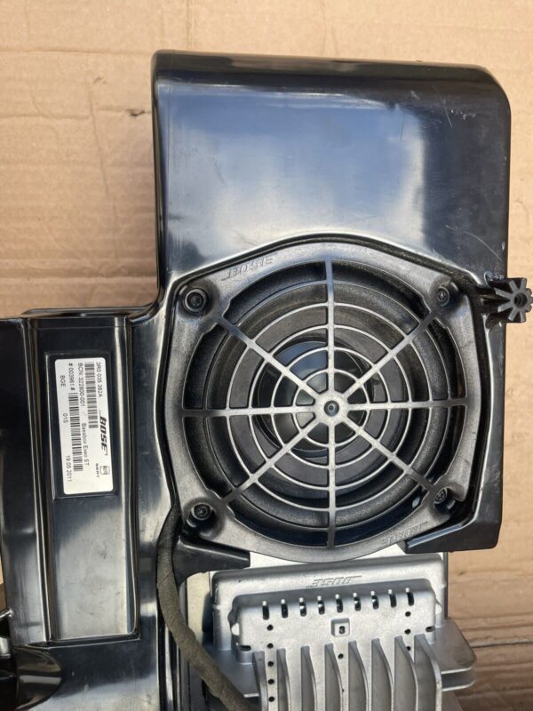 SEAT EXEO MK1 3R 2009-2013 BOSE SUBWOOFER / AMPLIFIER BASS SPEAKER 3R0035382A - Image 4