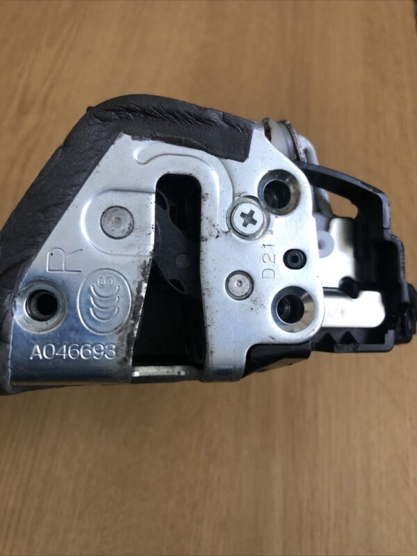 TOYOTA AURIS HYBRID 12-18 DRIVER SIDE REAR DOOR LOCK MECHANISM A046693 G65H1906 - Image 7