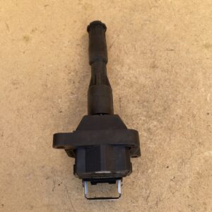 Alternative view of BMW 3 E36 E39 E46 1998 2005 BOSCH HIGH VOLTAGE IGNITION COIL 1703227 0221504004