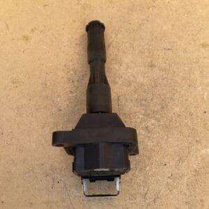 Alternative view of BMW 3 E46 1998 2005 HIGH VOLTAGE IGNITION COIL 1703227