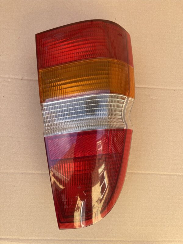 FORD ESCORT 1995-2004 LEFT PASSENGER SIDE TAILGATE REAR TAIL LIGHTS 91AG13A603 - Image 3