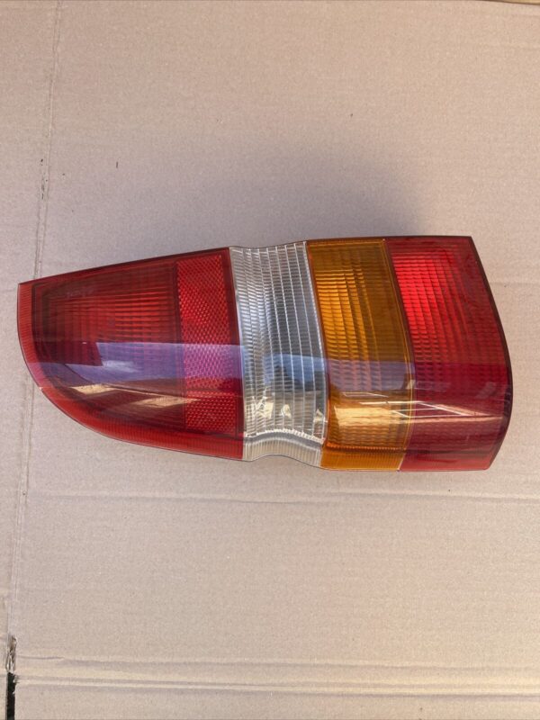 FORD ESCORT 1995-2004 LEFT PASSENGER SIDE TAILGATE REAR TAIL LIGHTS 91AG13A603 - Image 5