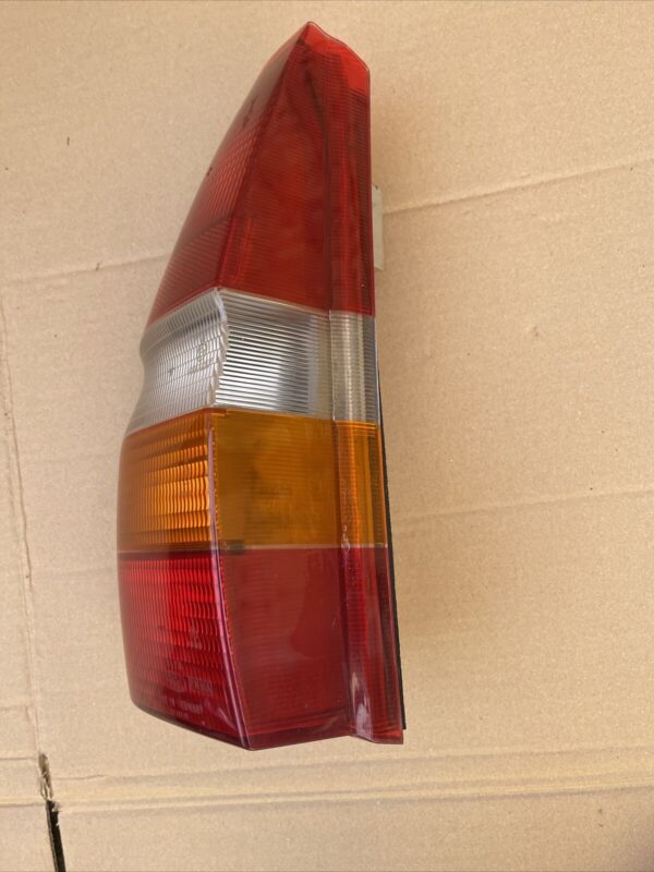 FORD ESCORT 1995-2004 LEFT PASSENGER SIDE TAILGATE REAR TAIL LIGHTS 91AG13A603 - Image 9