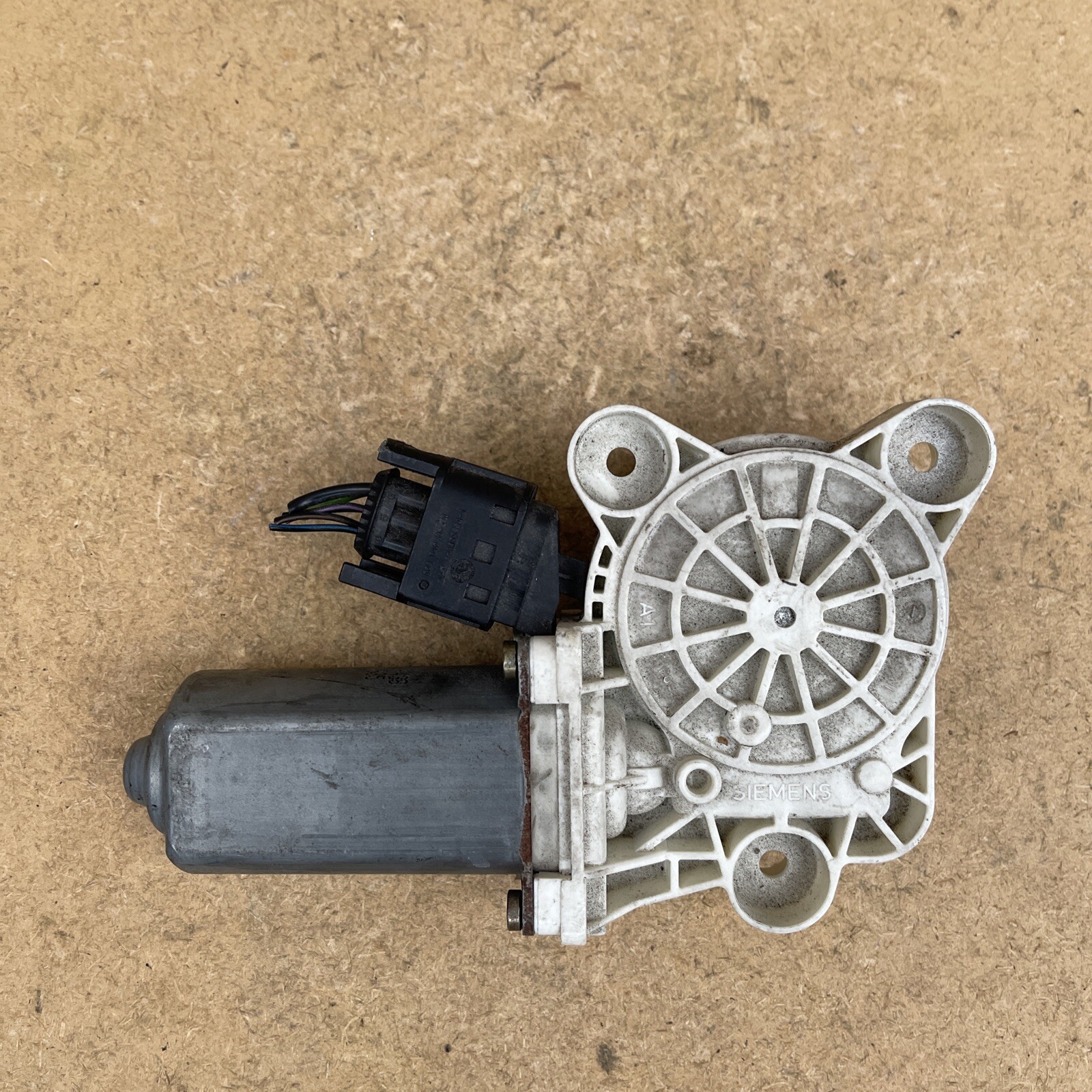 MERCEDES W203 00-07 FRONT RIGHT DRIVER SIDE WINDOW MOTOR REGULATOR A2118201742 - Image 3