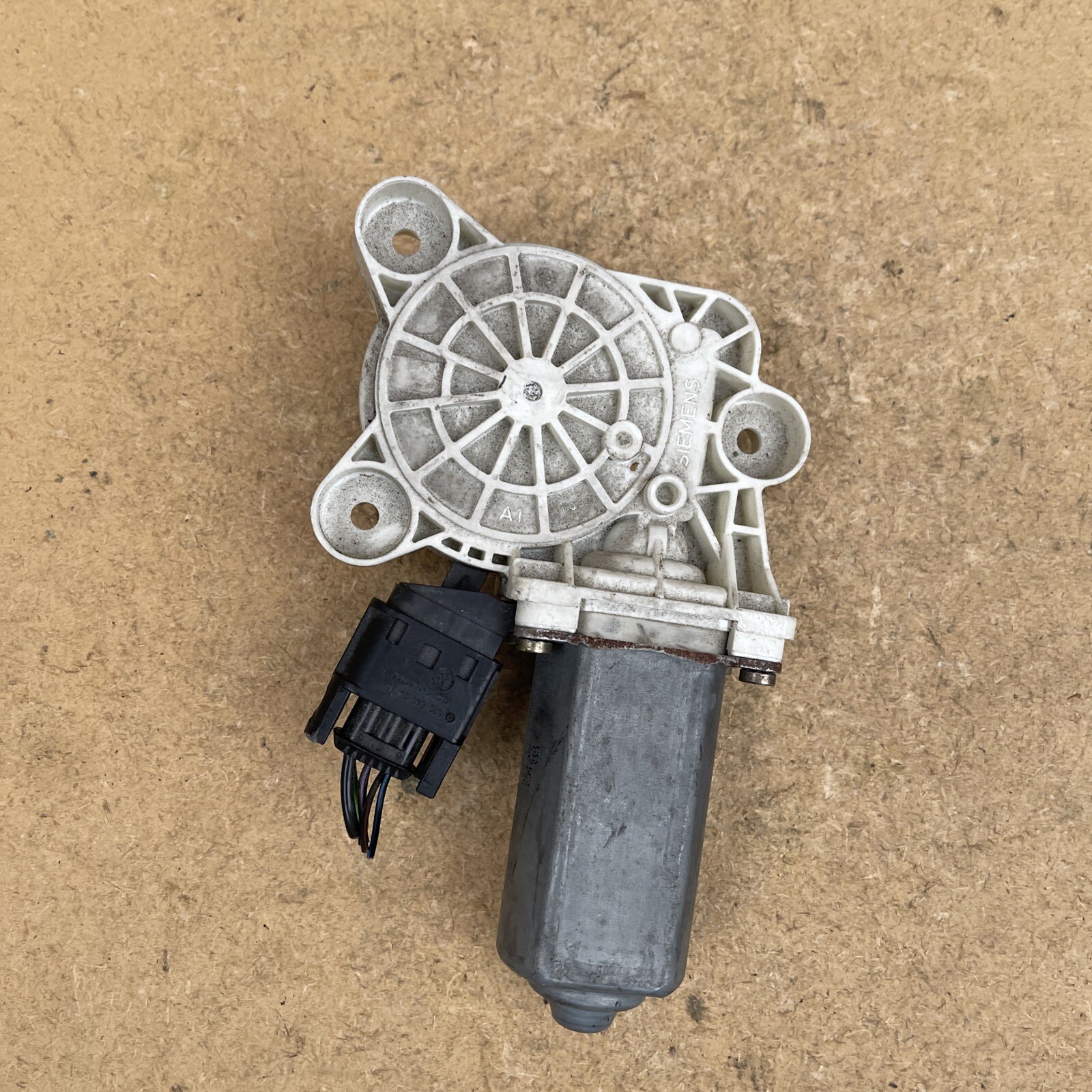 MERCEDES W203 00-07 FRONT RIGHT DRIVER SIDE WINDOW MOTOR REGULATOR A2118201742 - Image 4