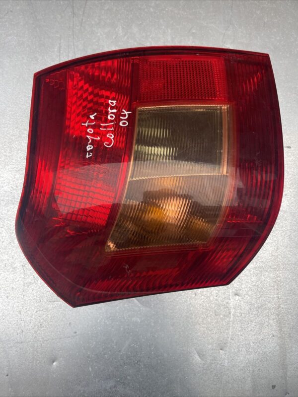 TOYOTA COROLLA E120 2000-2008 RIGHT SIDE DRIVER REAR TAIL LIGHT 8149713010 - Image 2