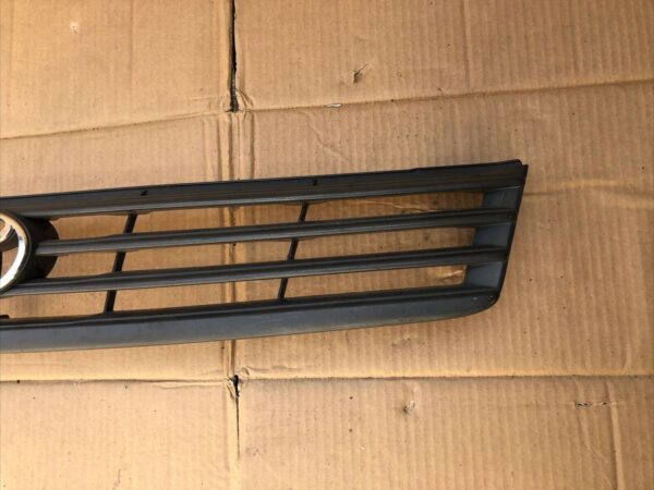 TOYOTA HIACE H100 FRONT BUMPER UPPER RADIATOR GRILL 5311126331 - Image 2