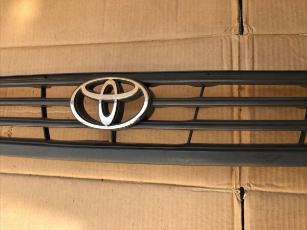 TOYOTA HIACE H100 FRONT BUMPER UPPER RADIATOR GRILL 5311126331 - Image 3