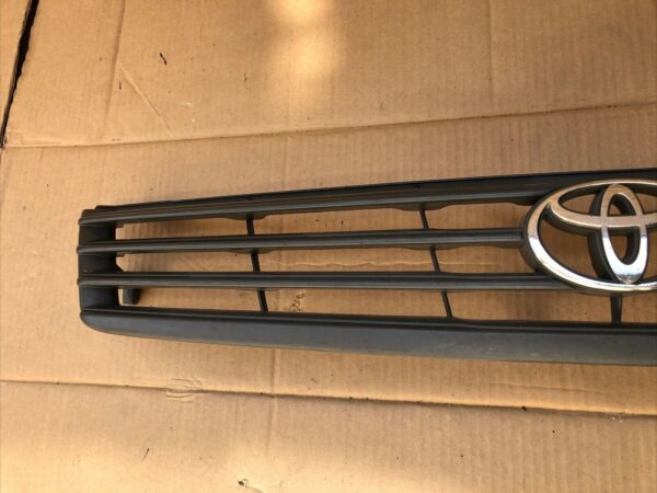 TOYOTA HIACE H100 FRONT BUMPER UPPER RADIATOR GRILL 5311126331 - Image 4