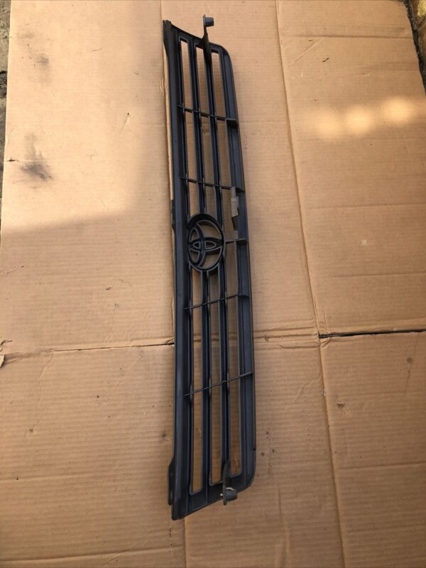 TOYOTA HIACE H100 FRONT BUMPER UPPER RADIATOR GRILL 5311126331 - Image 6