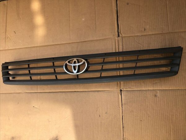 TOYOTA HIACE H100 FRONT BUMPER UPPER RADIATOR GRILL 5311126331