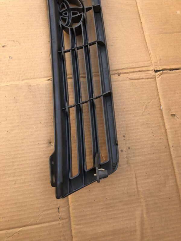 TOYOTA HIACE H100 FRONT BUMPER UPPER RADIATOR GRILL 5311126331 - Image 7