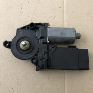 Alternative view of VW GOLF MK4 BORA N/S/F PASSENGER SIDE FRONT WINDOW MOTOR OEM 0130821765