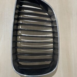 Alternative view of BMW 1 E81 E87 04-11 FRONT LEFT BUMPER UPPER RADIATOR GRILL 22405910 511370771299